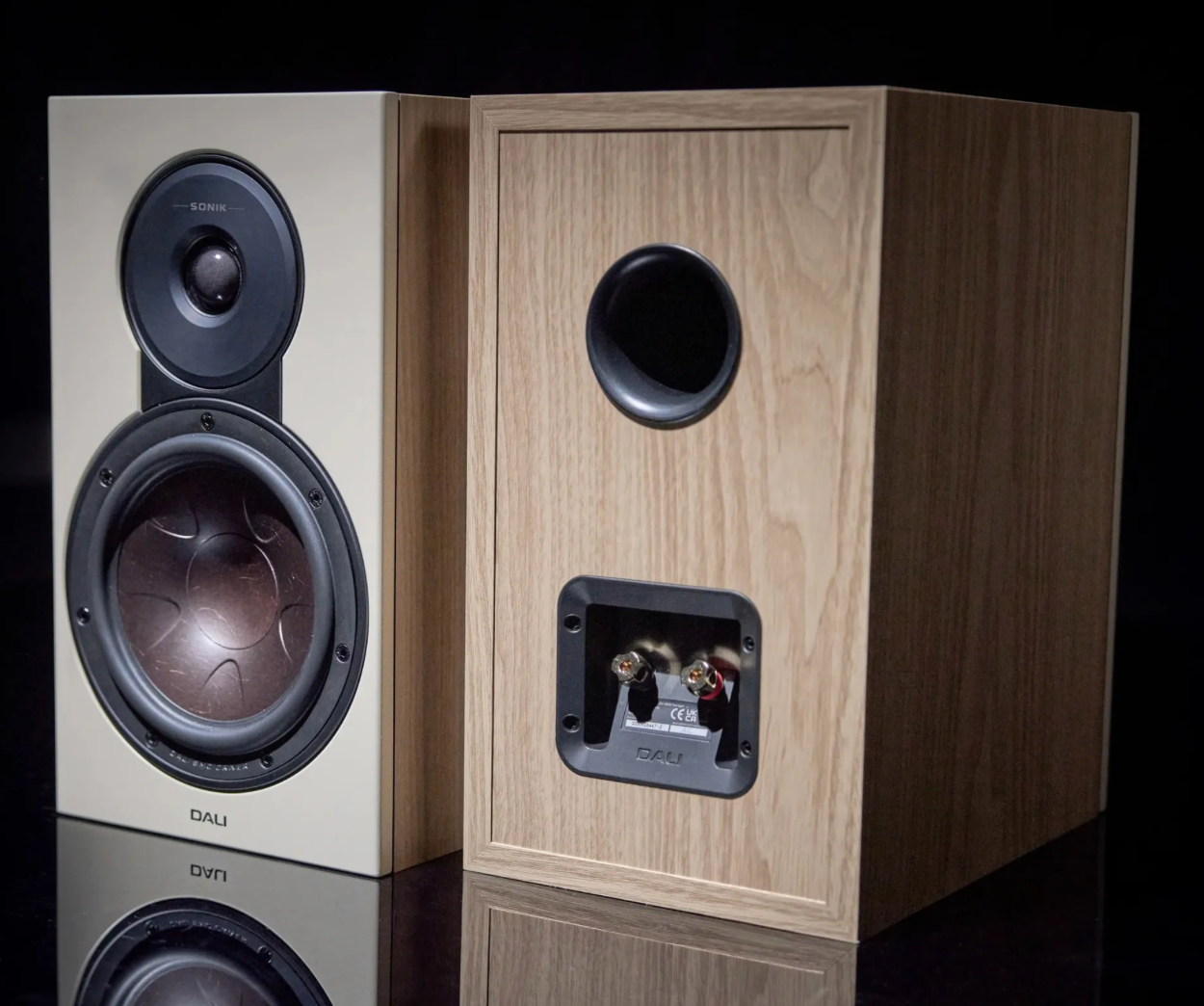DALI SONIK 3 bookshelf speakers