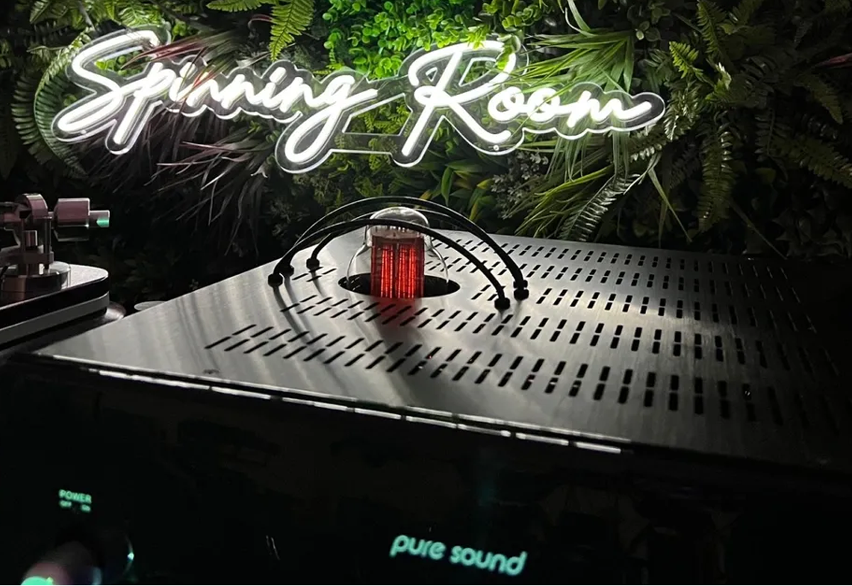 Puresound L300 valve based Preamplifier