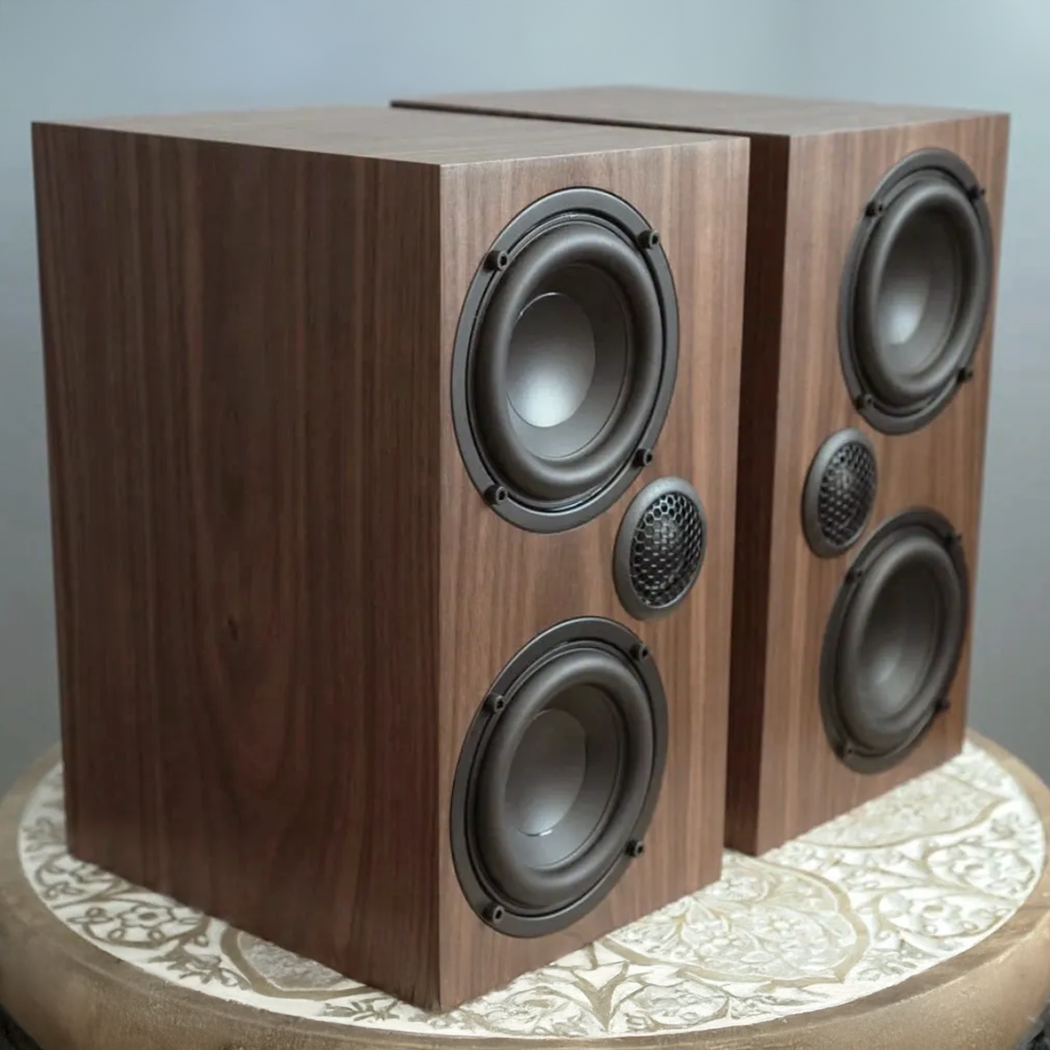 Ophidian Mojo 2 bookshelf speakers