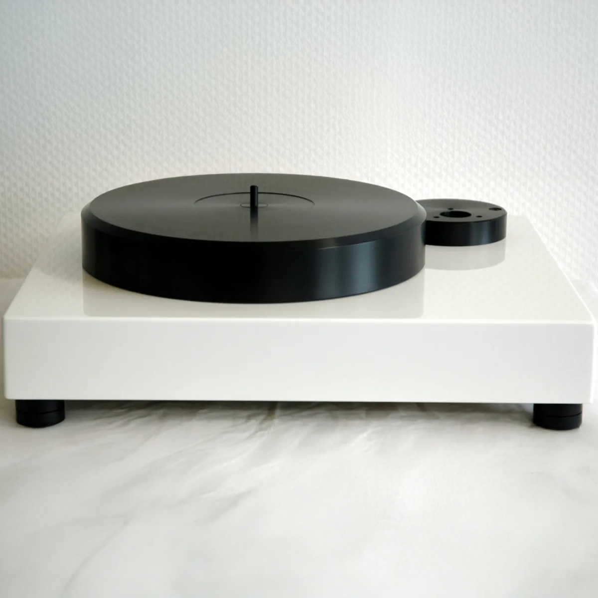 STST Motus ii non suspended low torque direct drive turntable